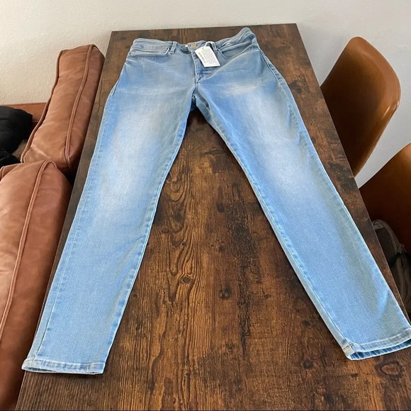 FRAME
Le One faded mid-rise skinny jeans - Picture 6 of 14